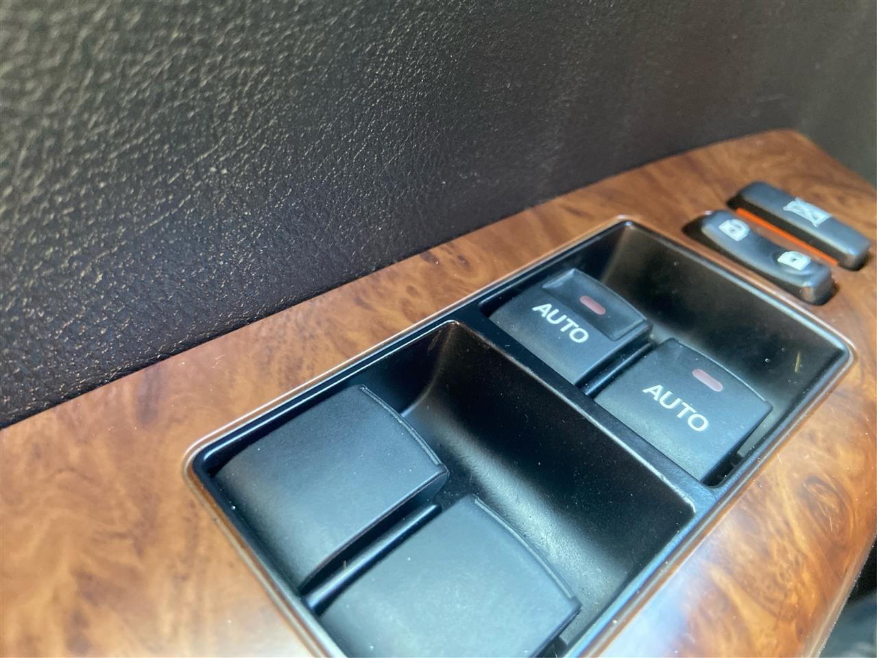 Toyota Tundra Limited 5.7L FFV CrewMax 4WD 2012