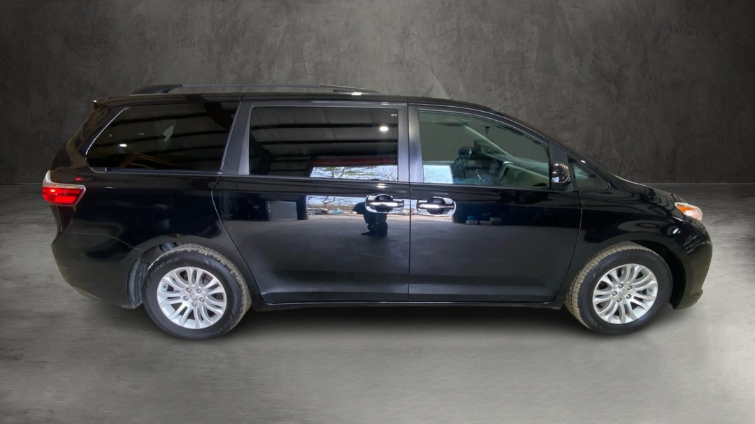 Toyota Sienna Limited Premium 7-Passenger 2017