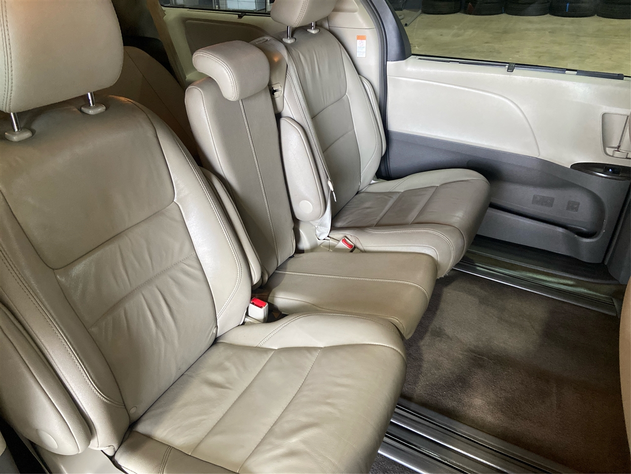 Toyota Sienna Limited Premium 7-Passenger 2017