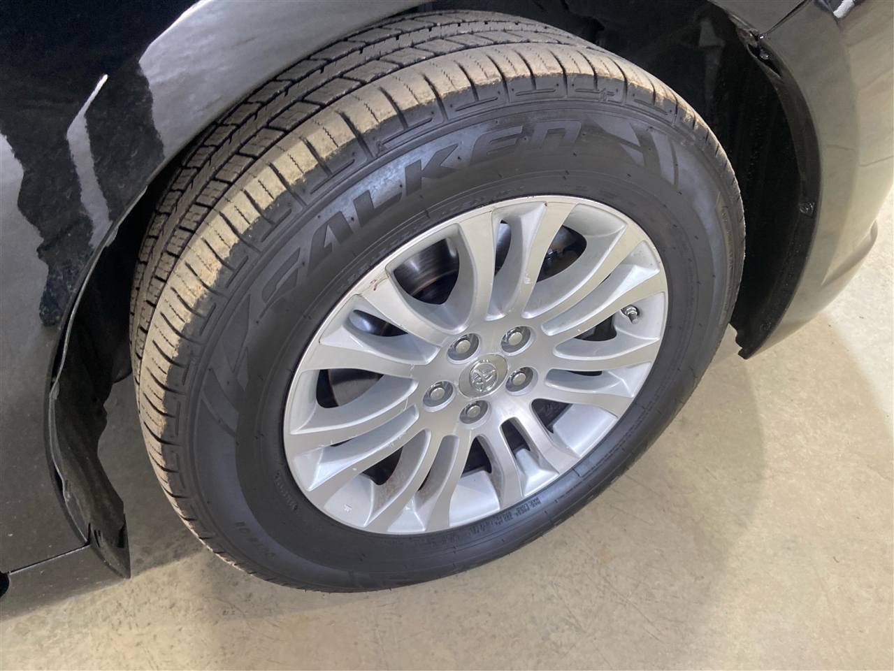 Toyota Sienna Limited Premium 7-Passenger 2017