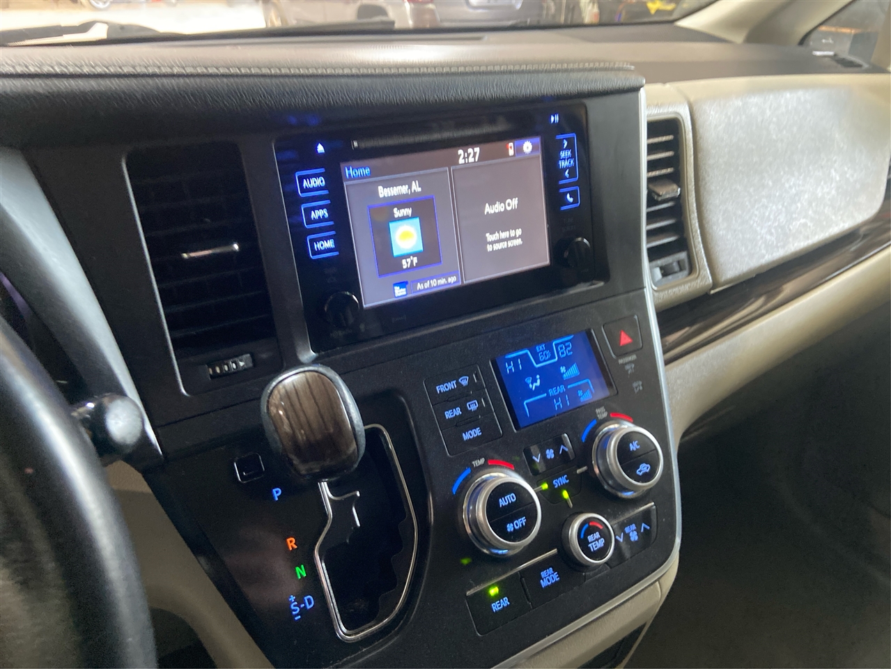 Toyota Sienna Limited Premium 7-Passenger 2017