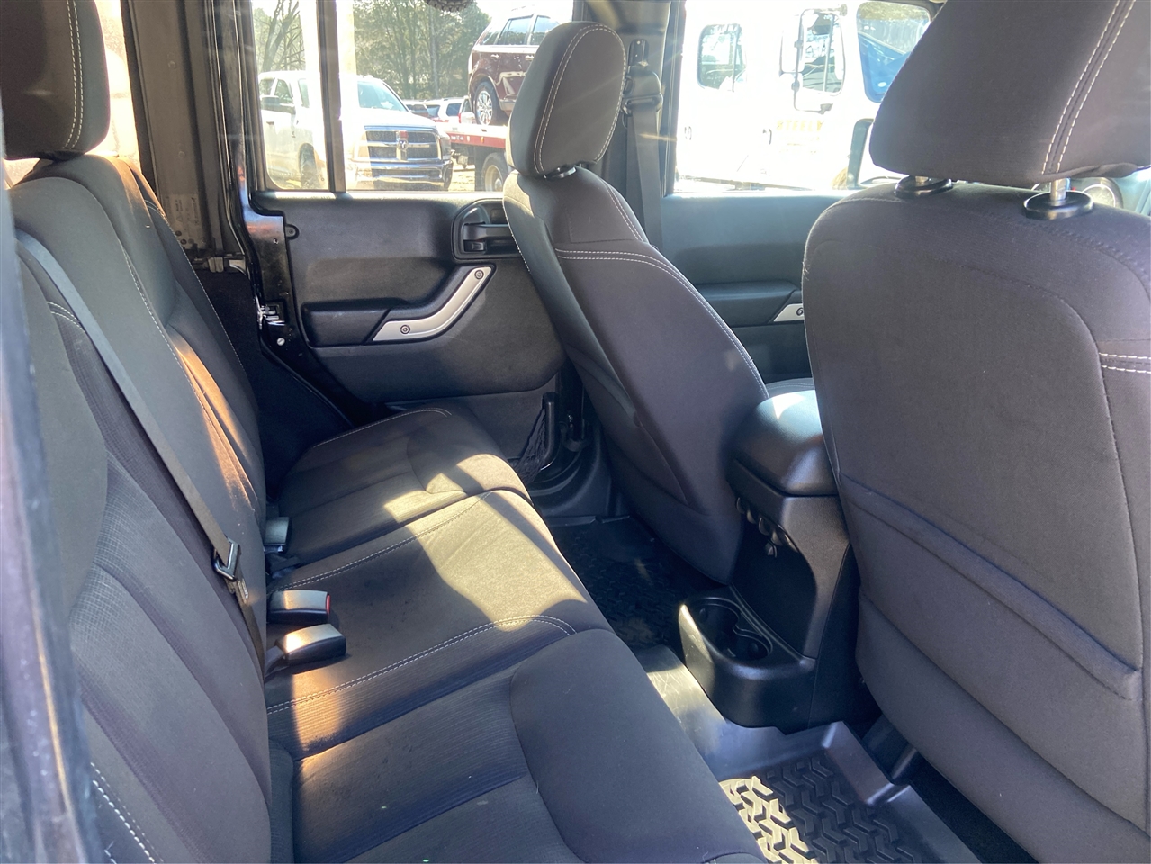 Jeep Wrangler Unlimited Sahara 4WD 2014