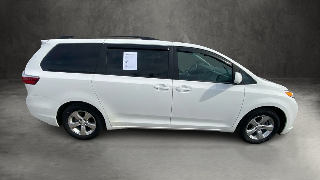 Toyota Sienna LE 8-Passenger 2017