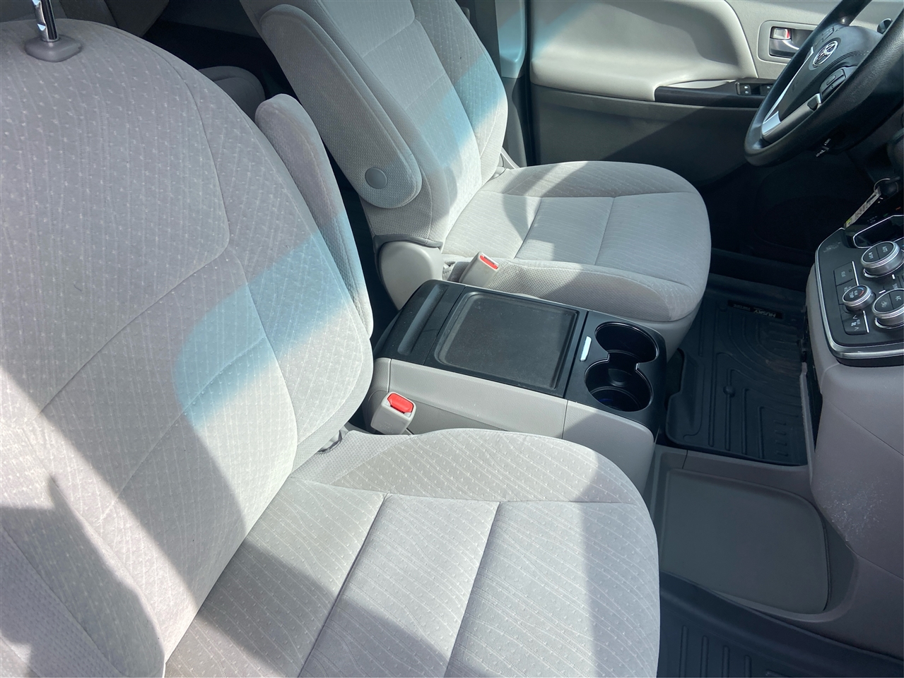 Toyota Sienna LE 8-Passenger 2017