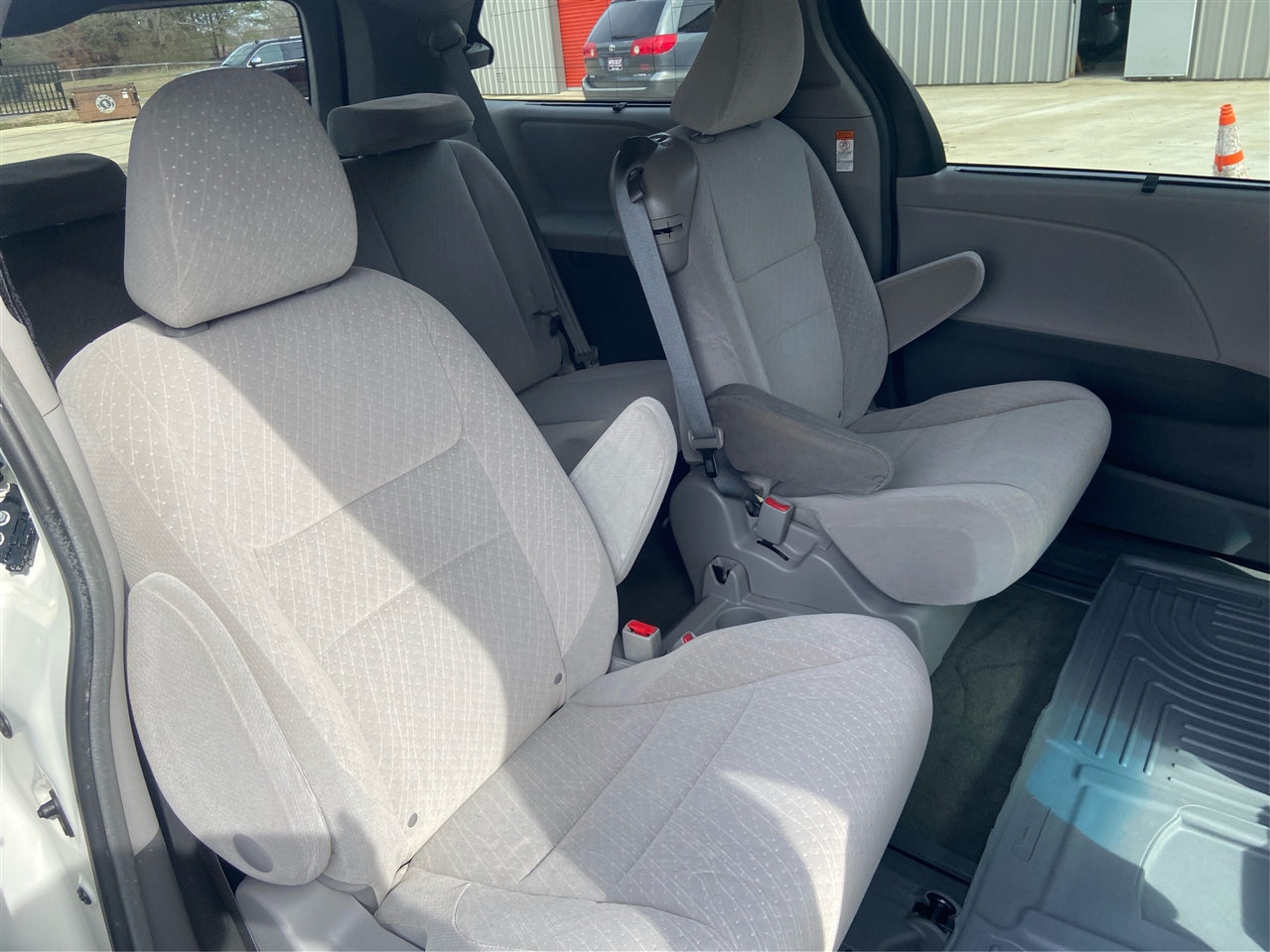 Toyota Sienna LE 8-Passenger 2017