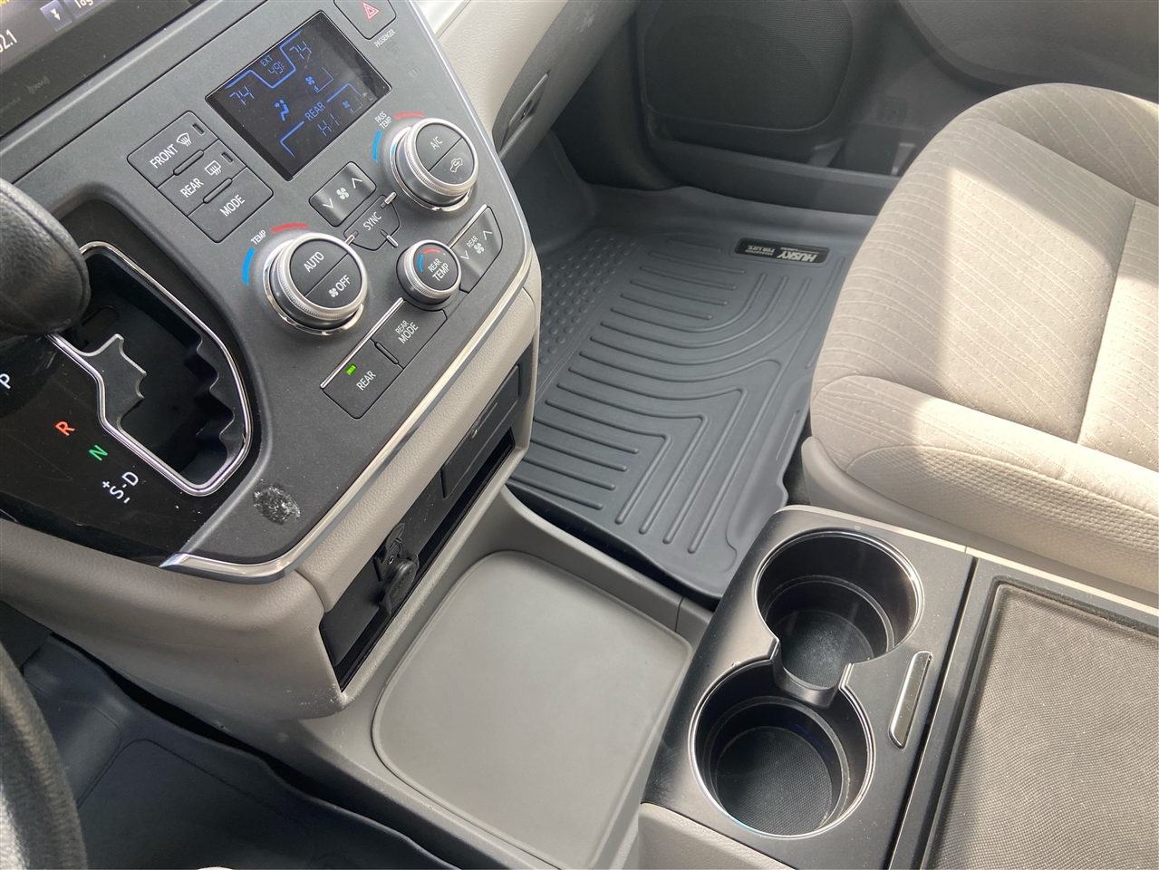 Toyota Sienna LE 8-Passenger 2017
