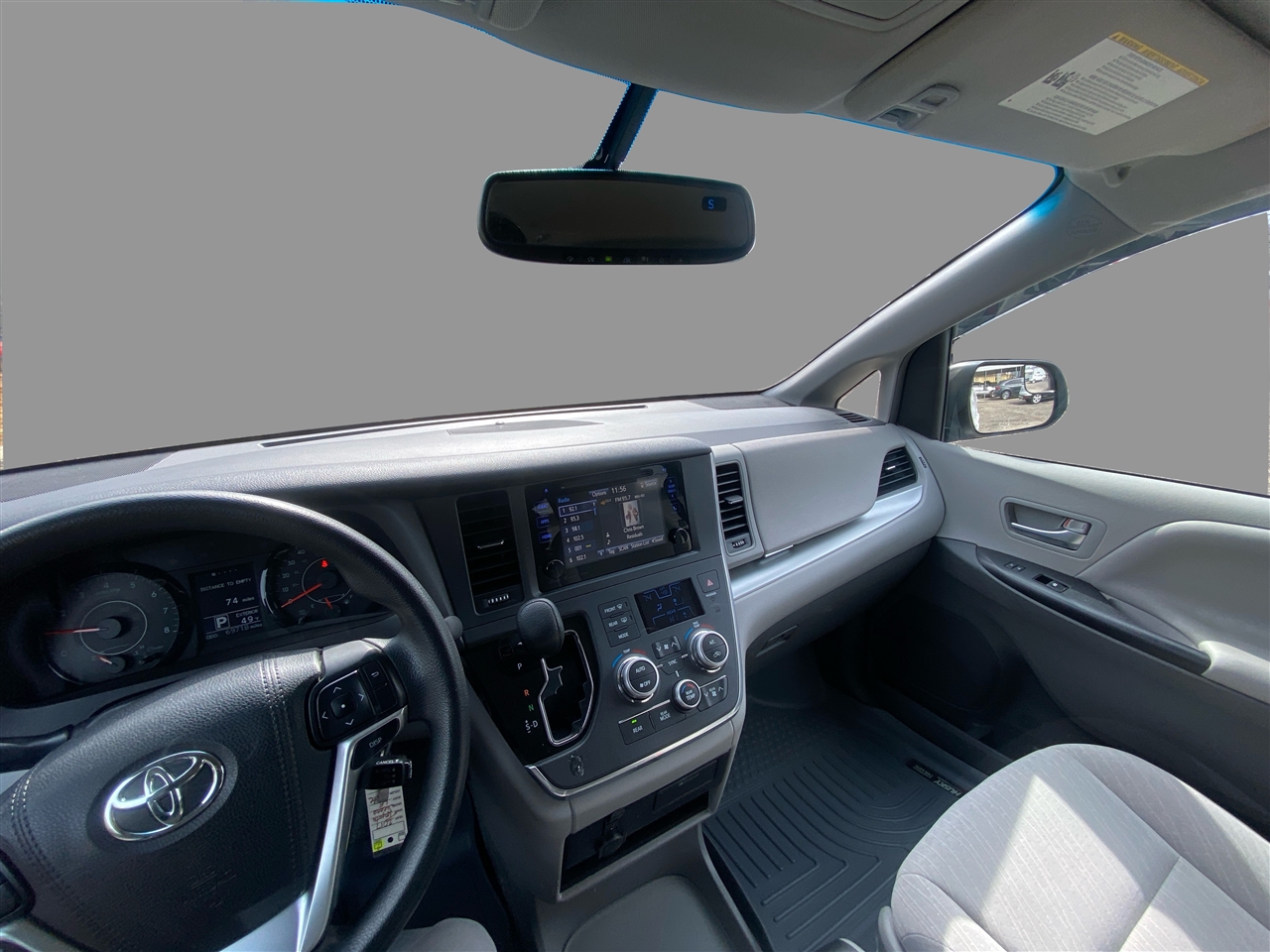 Toyota Sienna LE 8-Passenger 2017