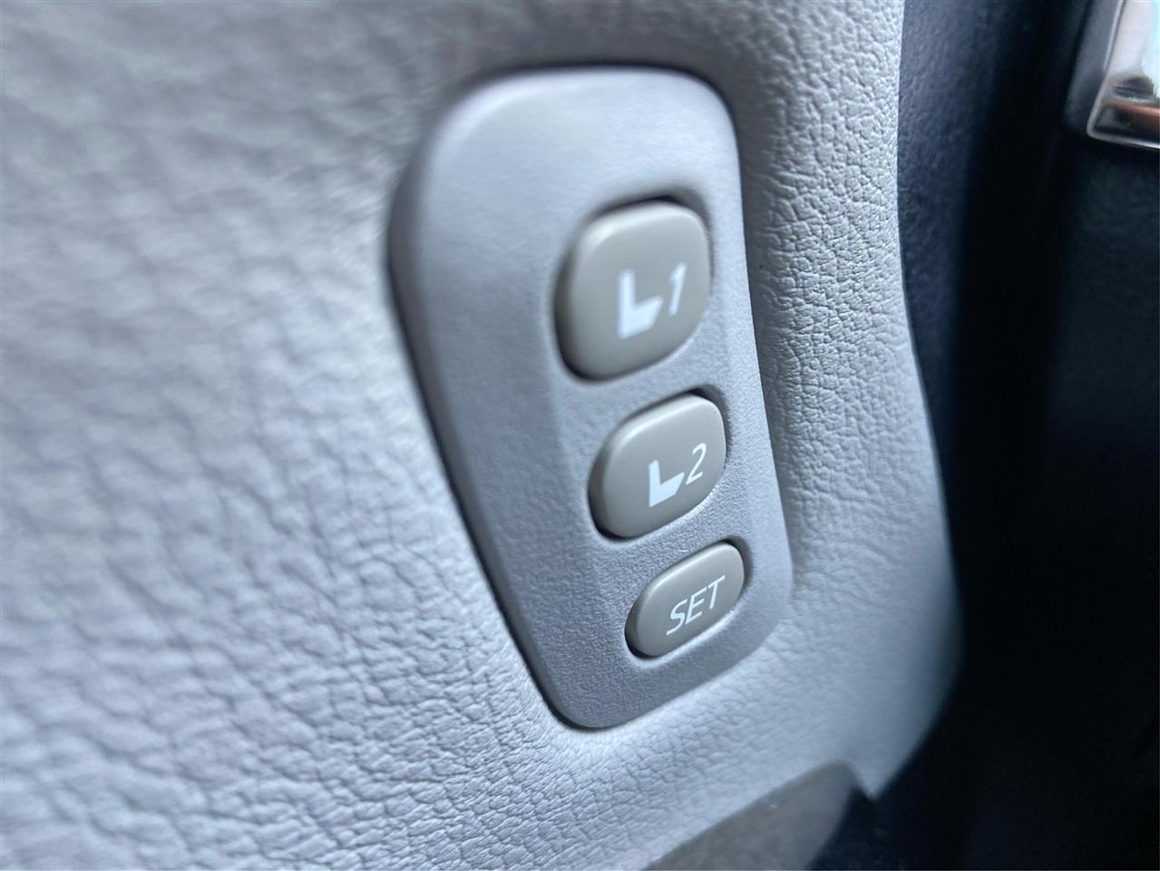 Toyota Avalon Hybrid XLE Premium 2013