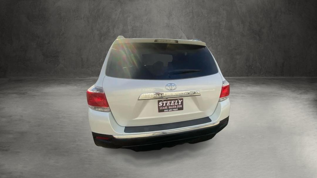 Toyota Highlander Base 2WD V6 2013