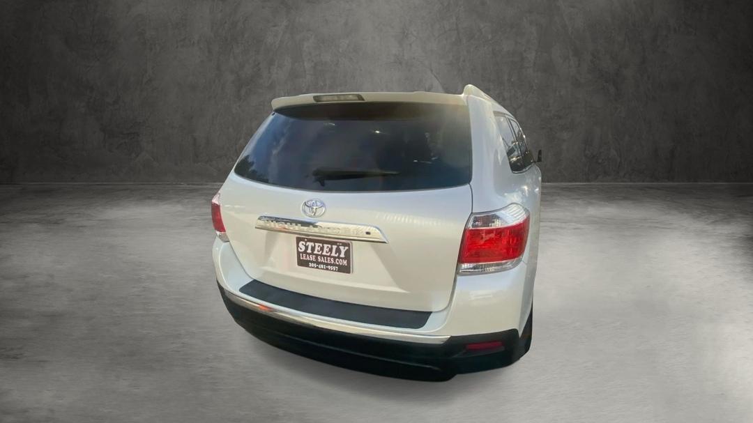 Toyota Highlander Base 2WD V6 2013