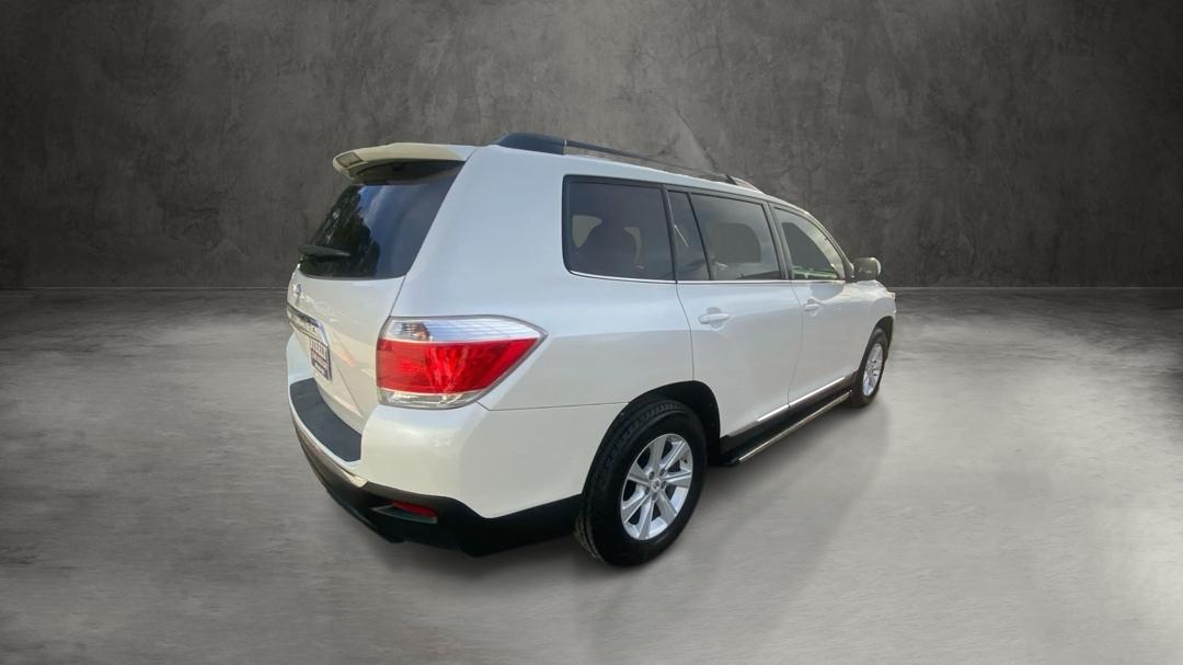 Toyota Highlander Base 2WD V6 2013