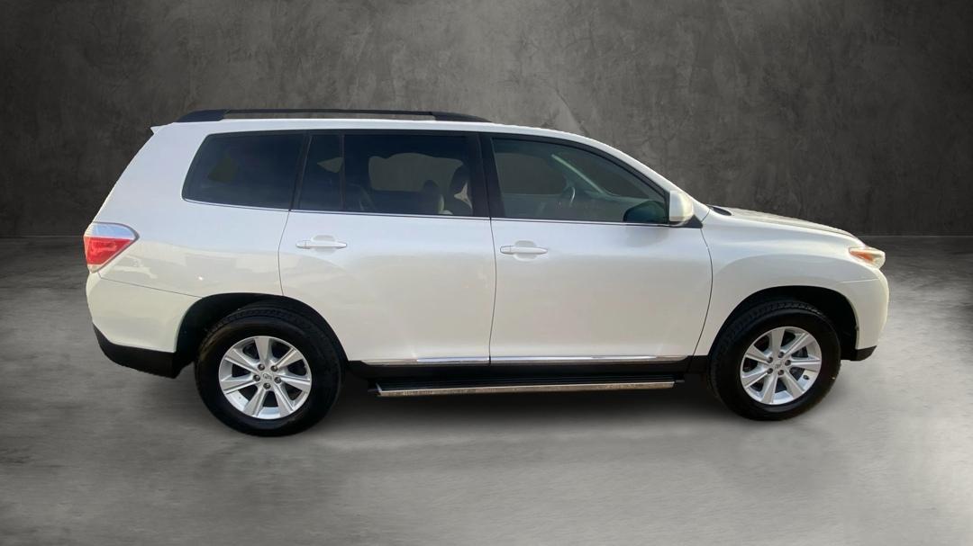 Toyota Highlander Base 2WD V6 2013