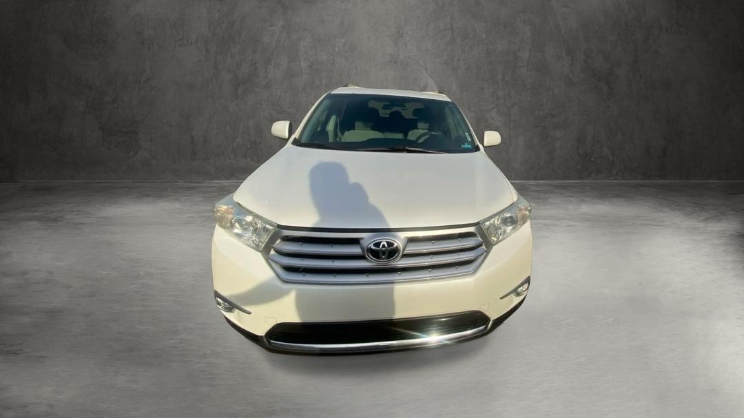 Toyota Highlander Base 2WD V6 2013