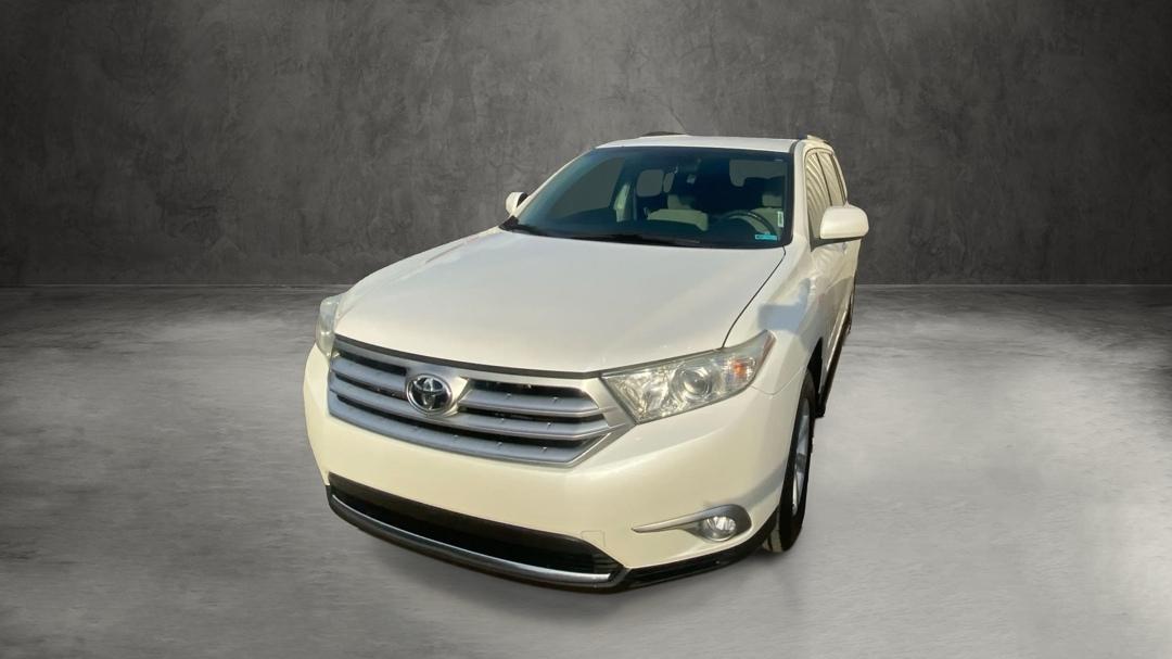 Toyota Highlander Base 2WD V6 2013