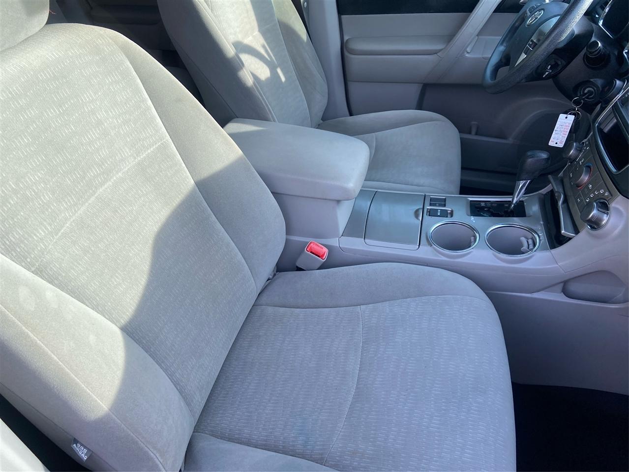 Toyota Highlander Base 2WD V6 2013