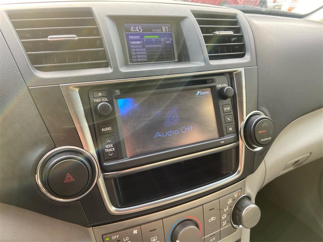 Toyota Highlander Base 2WD V6 2013