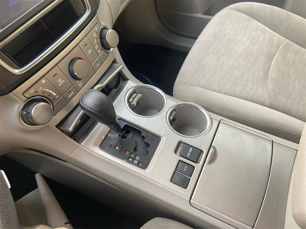 Toyota Highlander Base 2WD V6 2013