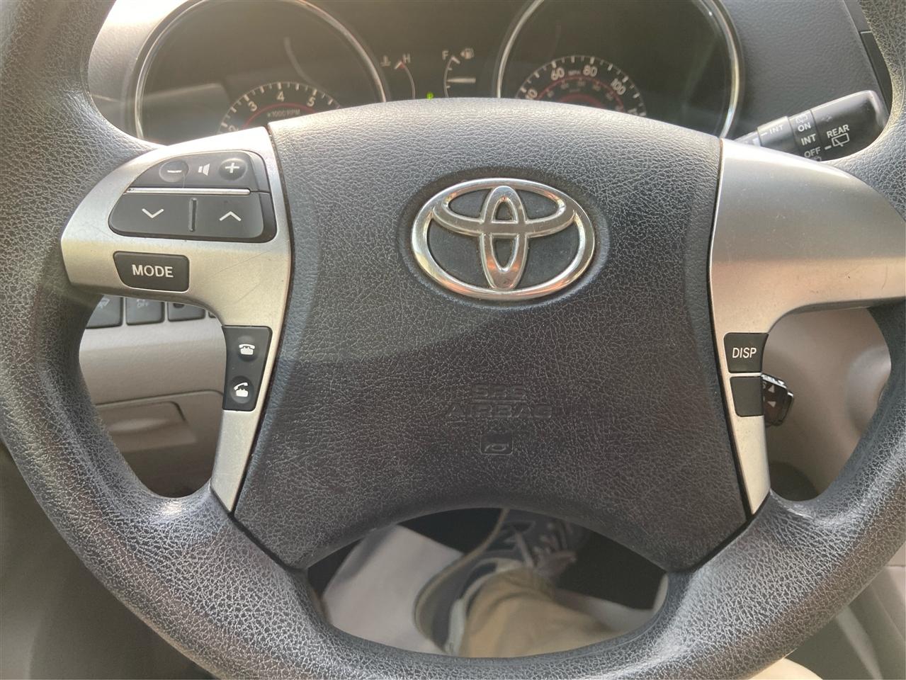 Toyota Highlander Base 2WD V6 2013