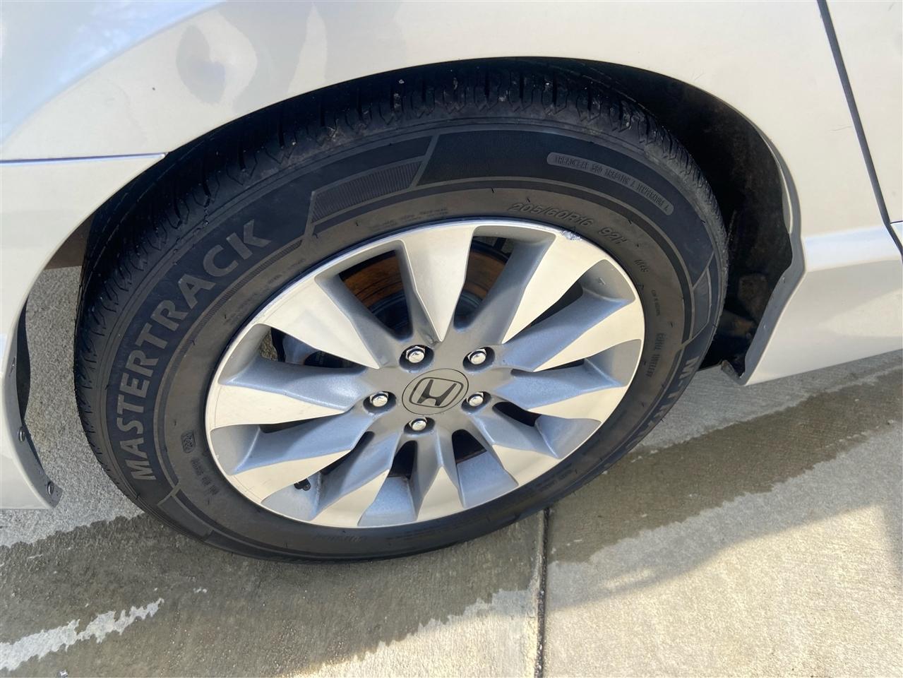 Honda Civic EX-L Sedan 5-Speed AT 2011