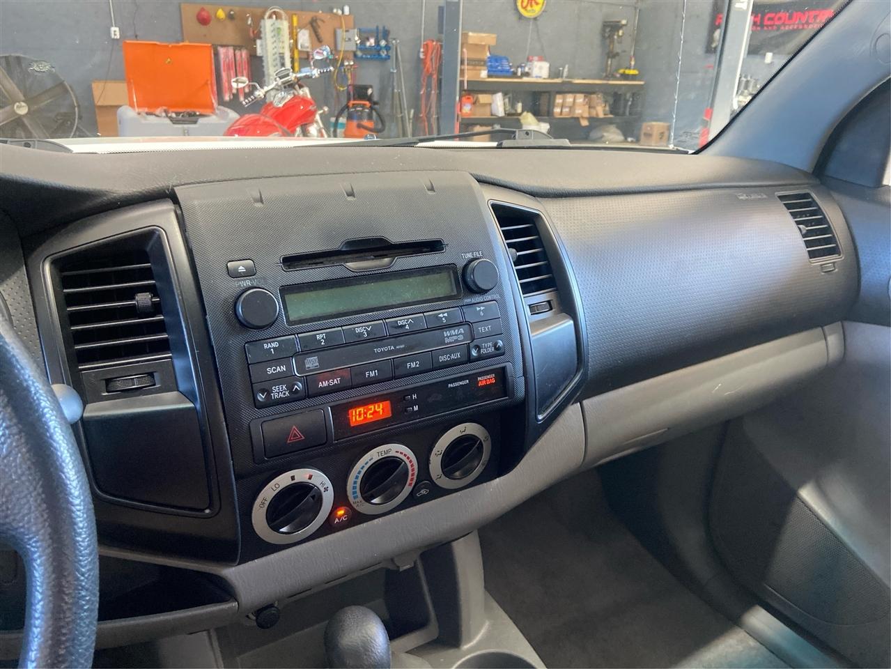 Toyota Tacoma Regular Cab 2WD 2010