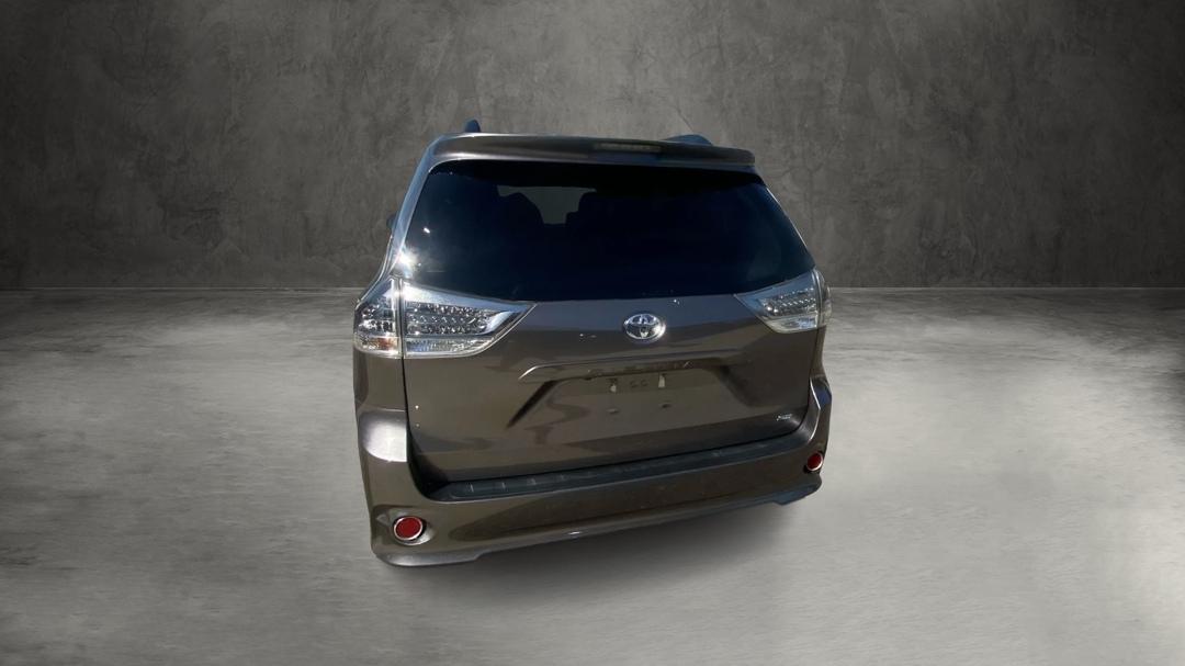 Toyota Sienna SE FWD 8-Passenger FWD V6 2016