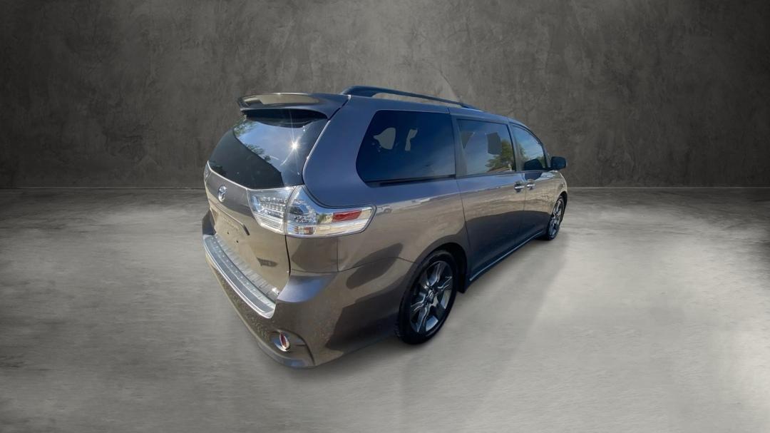 Toyota Sienna SE FWD 8-Passenger FWD V6 2016