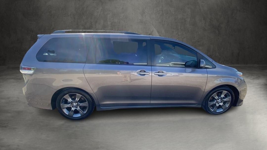 Toyota Sienna SE FWD 8-Passenger FWD V6 2016