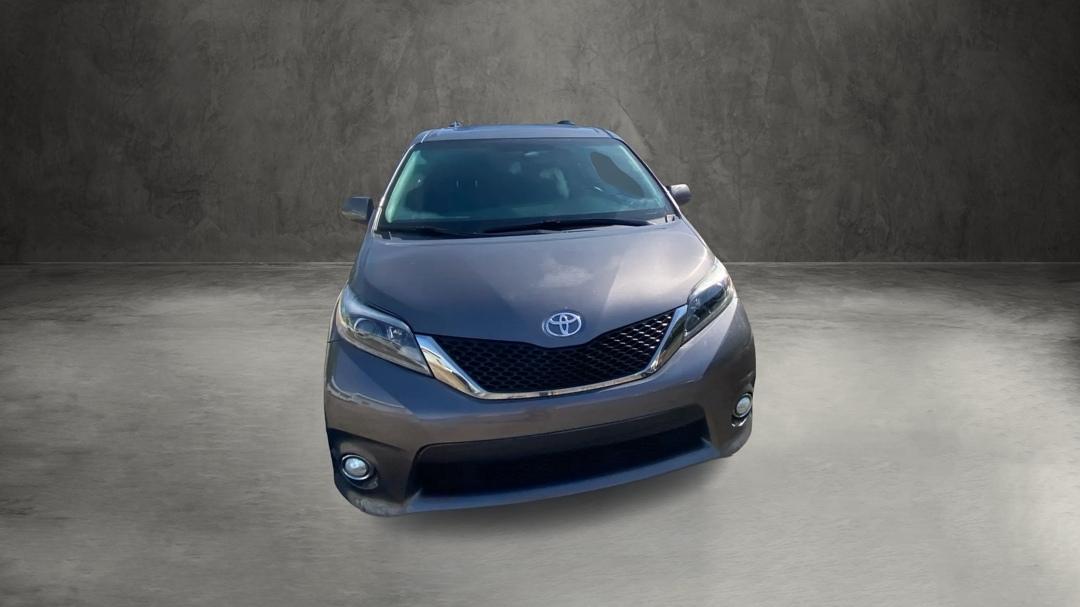 Toyota Sienna SE FWD 8-Passenger FWD V6 2016