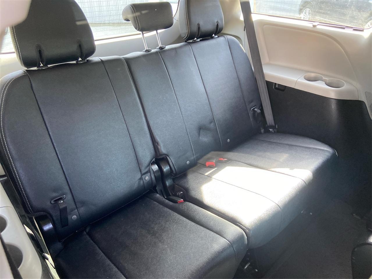 Toyota Sienna SE FWD 8-Passenger FWD V6 2016