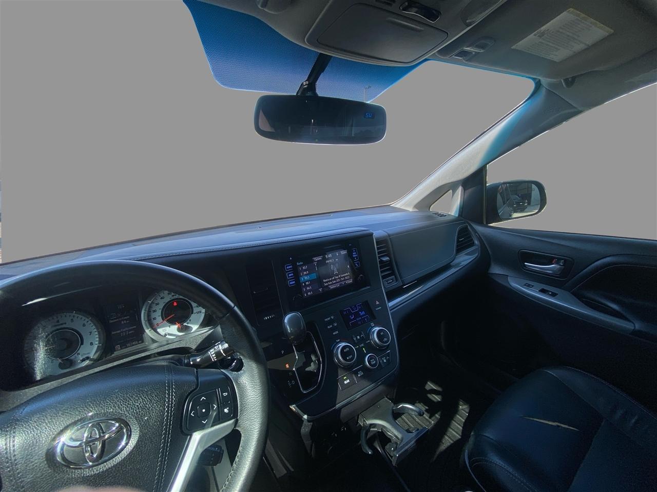 Toyota Sienna SE FWD 8-Passenger FWD V6 2016