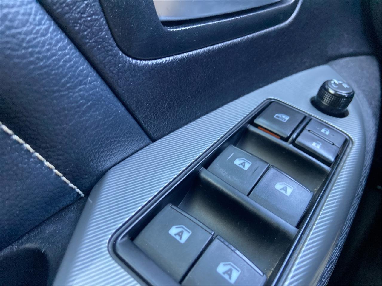 Toyota Sienna SE FWD 8-Passenger FWD V6 2016