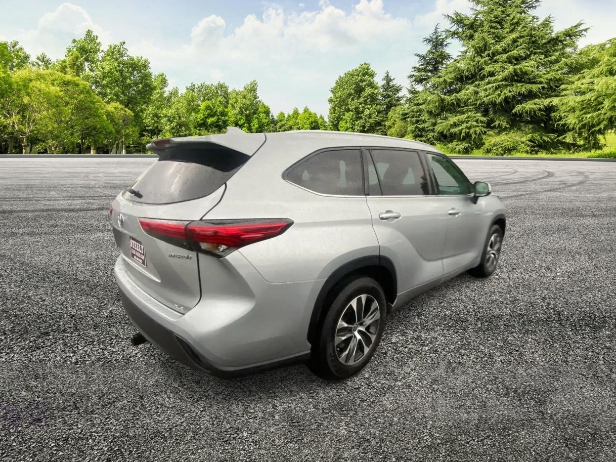 Toyota Highlander Hybrid XLE 2021