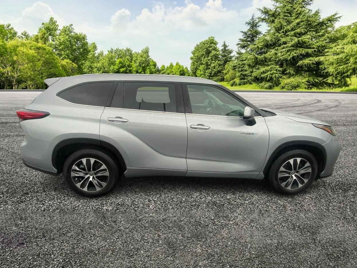 Toyota Highlander Hybrid XLE 2021