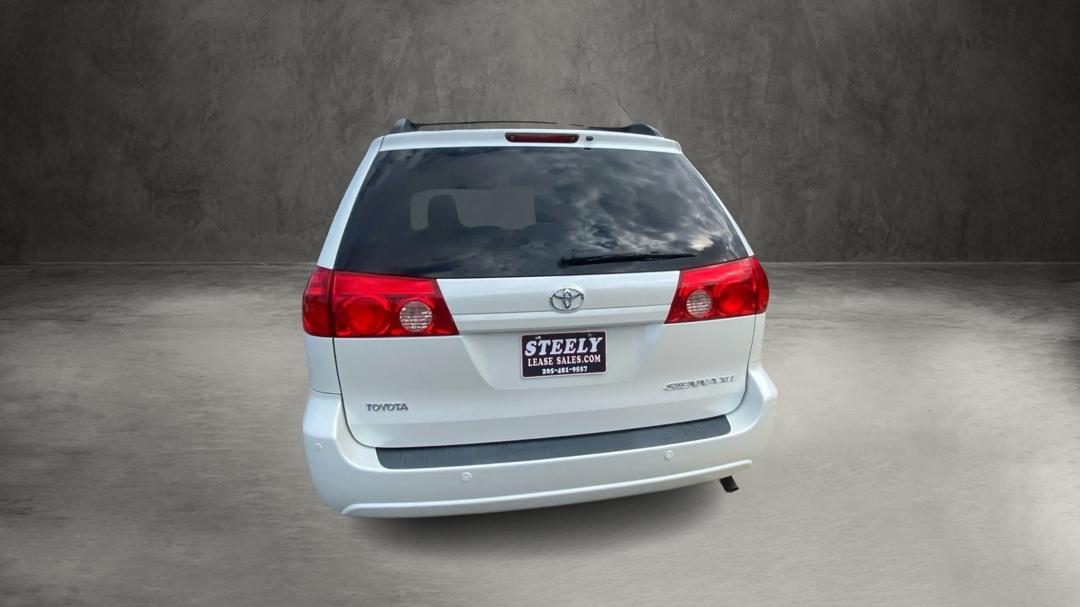 Toyota Sienna XLE FWD Mobility Access 7-Passenger V6 2010