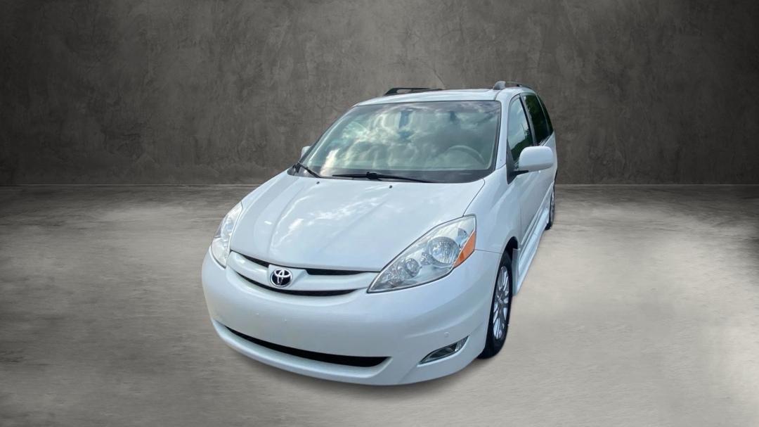 Toyota Sienna XLE FWD Mobility Access 7-Passenger V6 2010