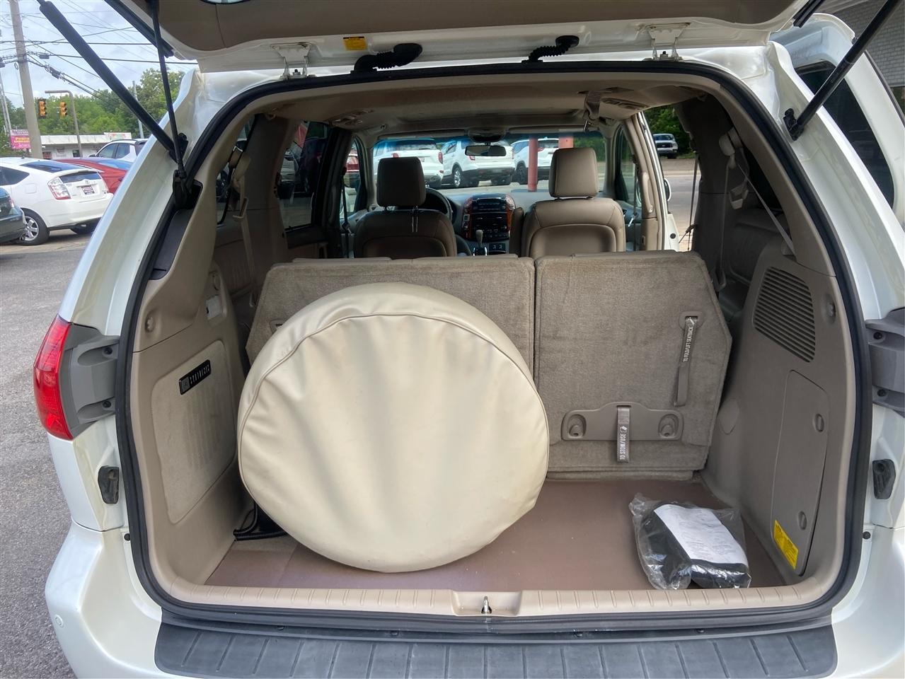 Toyota Sienna XLE FWD Mobility Access 7-Passenger V6 2010