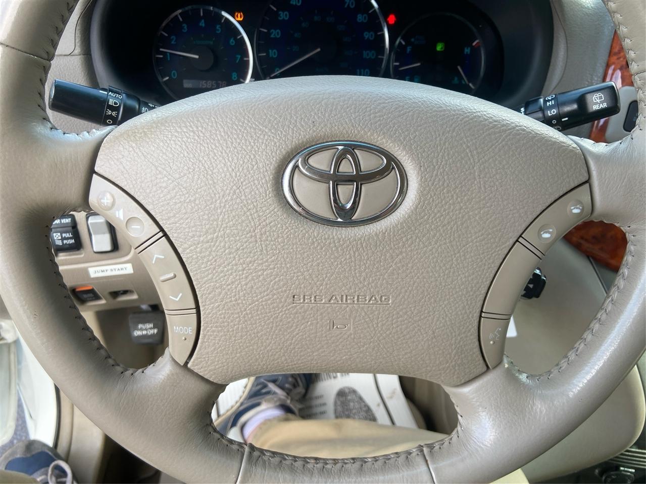 Toyota Sienna XLE FWD Mobility Access 7-Passenger V6 2010