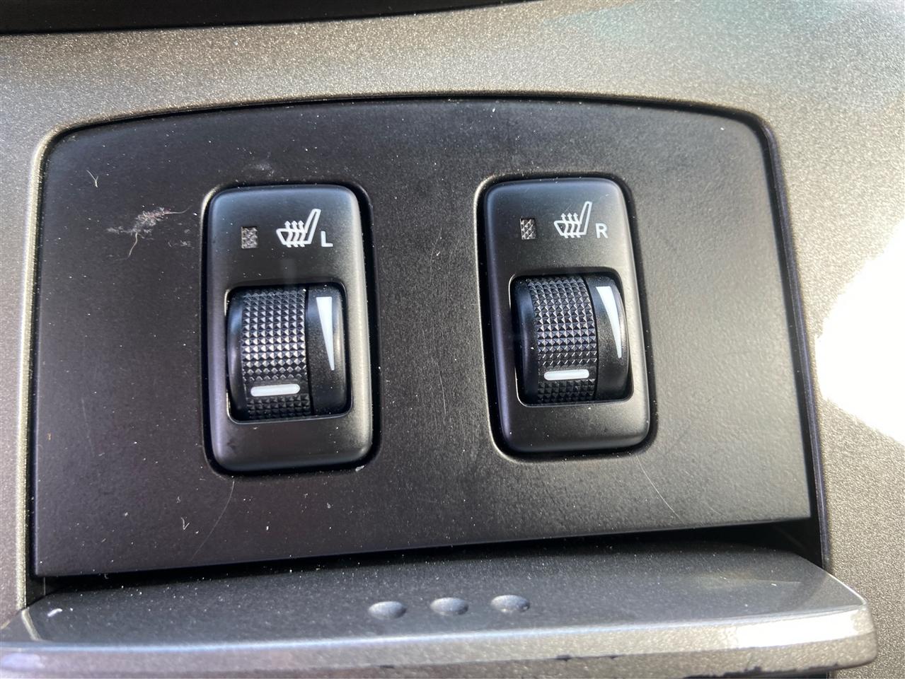 Toyota Sienna XLE FWD Mobility Access 7-Passenger V6 2010