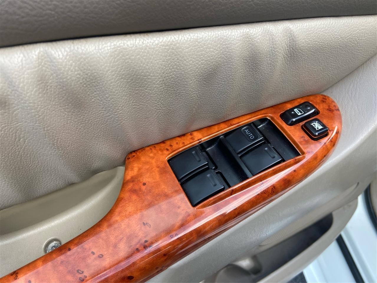 Toyota Sienna XLE FWD Mobility Access 7-Passenger V6 2010