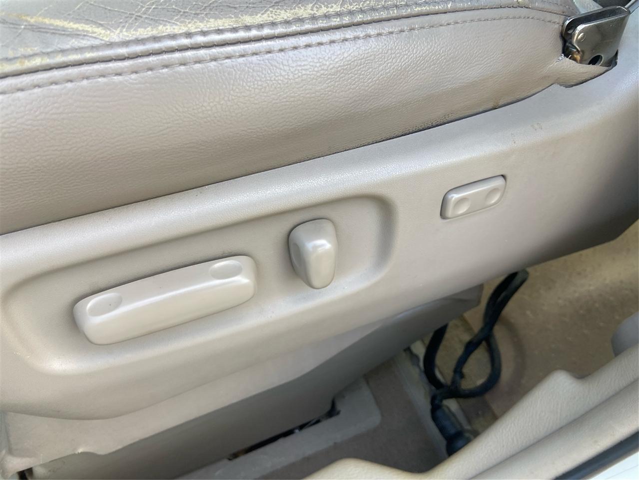 Toyota Sienna XLE FWD Mobility Access 7-Passenger V6 2010
