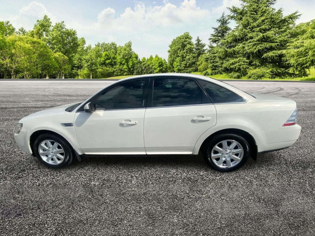 Ford Taurus SE FWD 2009
