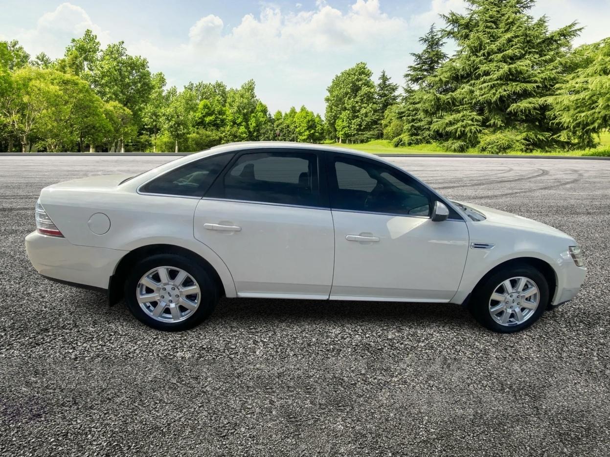 Ford Taurus SE FWD 2009