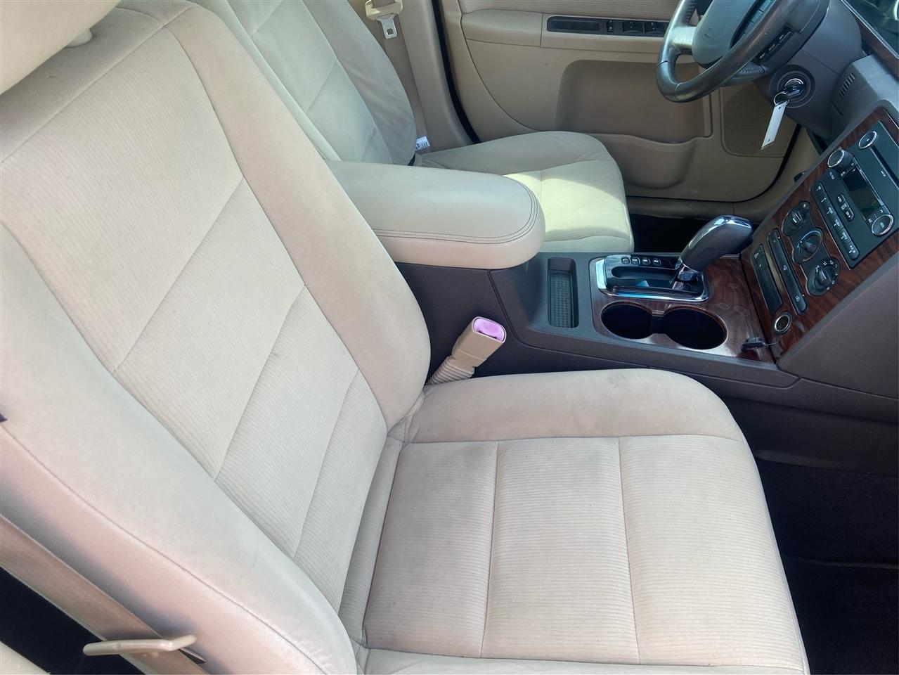 Ford Taurus SE FWD 2009