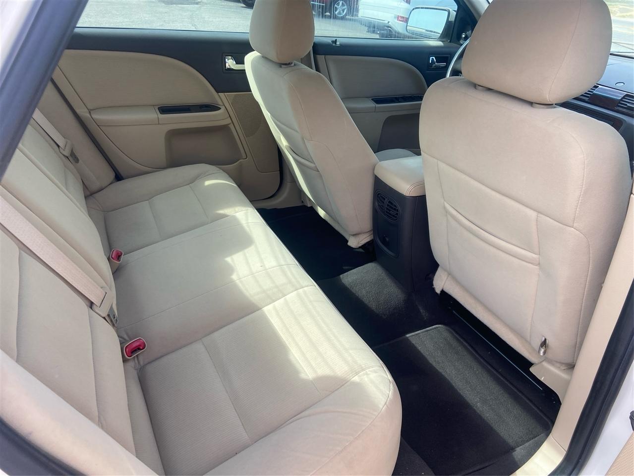 Ford Taurus SE FWD 2009