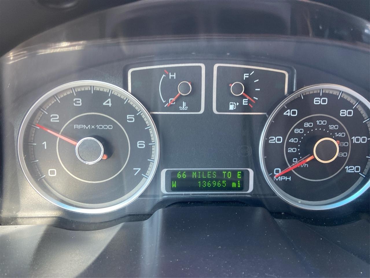 Ford Taurus SE FWD 2009