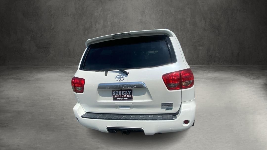 Toyota Sequoia Plantium 4WD FFV 2013