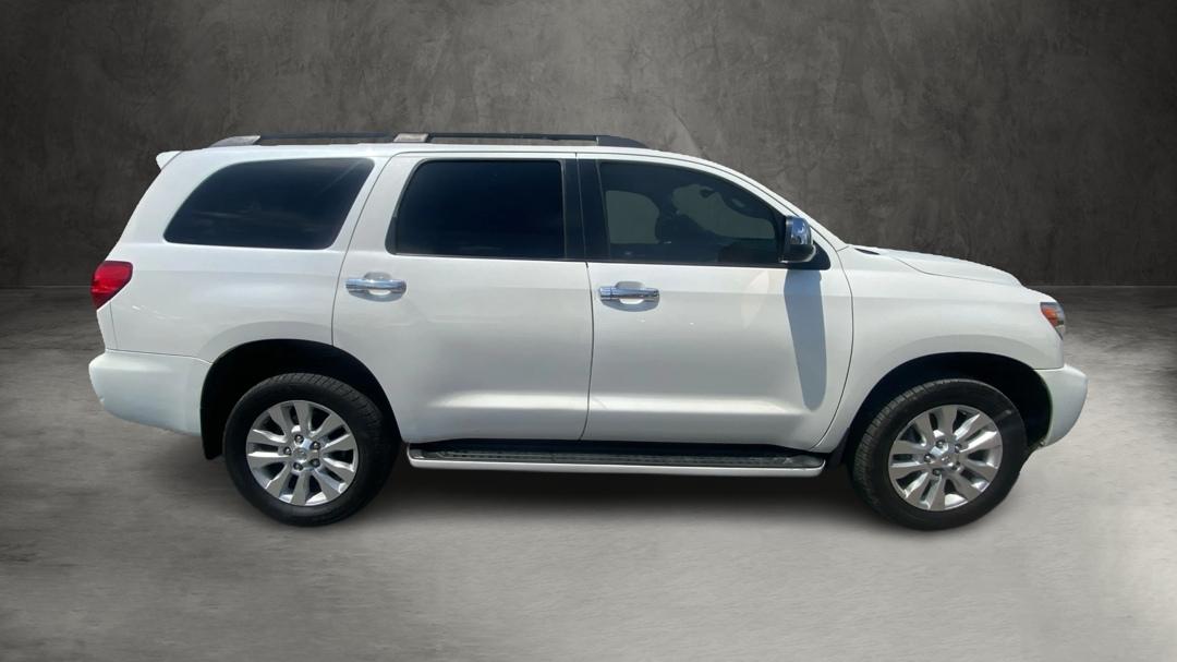 Toyota Sequoia Plantium 4WD FFV 2013