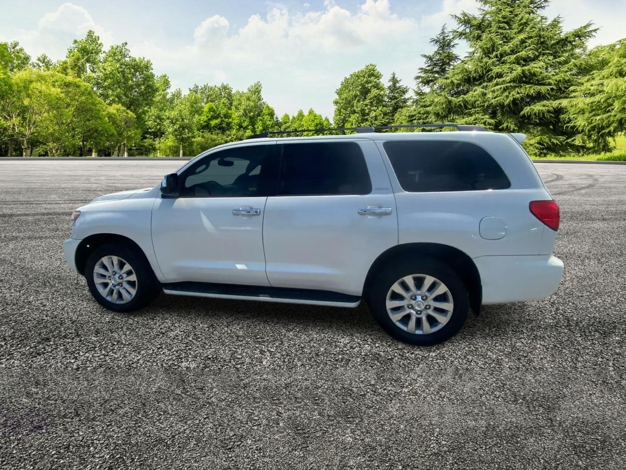 Toyota Sequoia Platinum 4WD FFV 2013