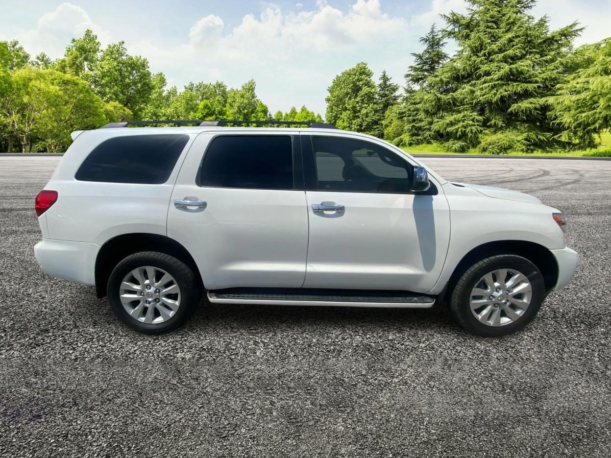 Toyota Sequoia Platinum 4WD FFV 2013
