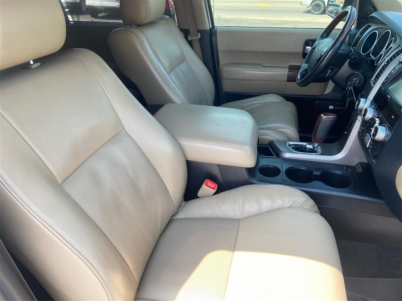 Toyota Sequoia Platinum 4WD FFV 2013